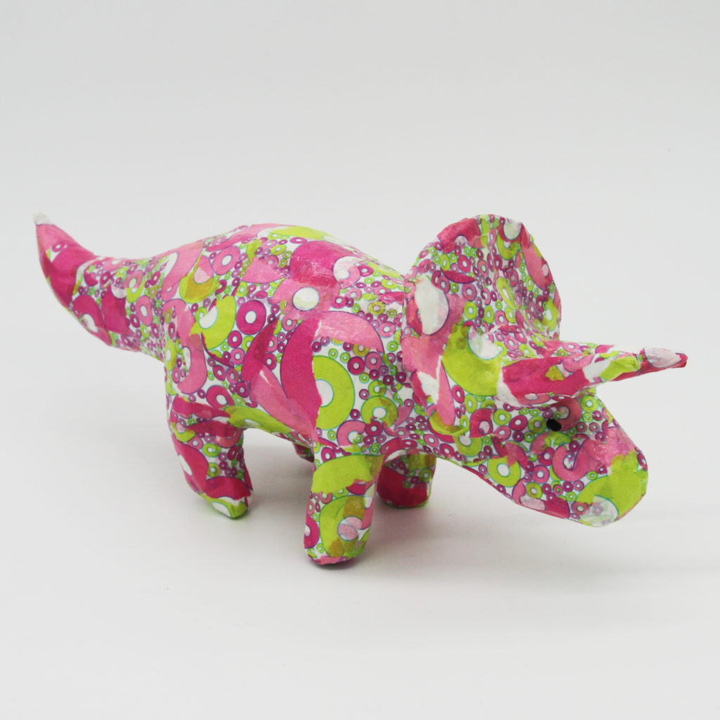 Triceratops rose en papier mâché