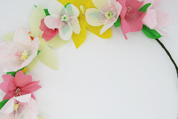 Couronne de fleurs de printemps DIY