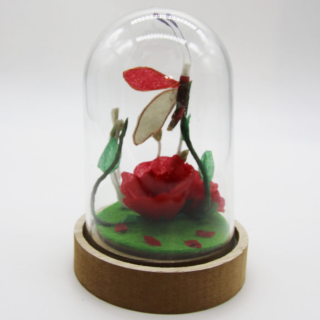 Cloche de roses rouges