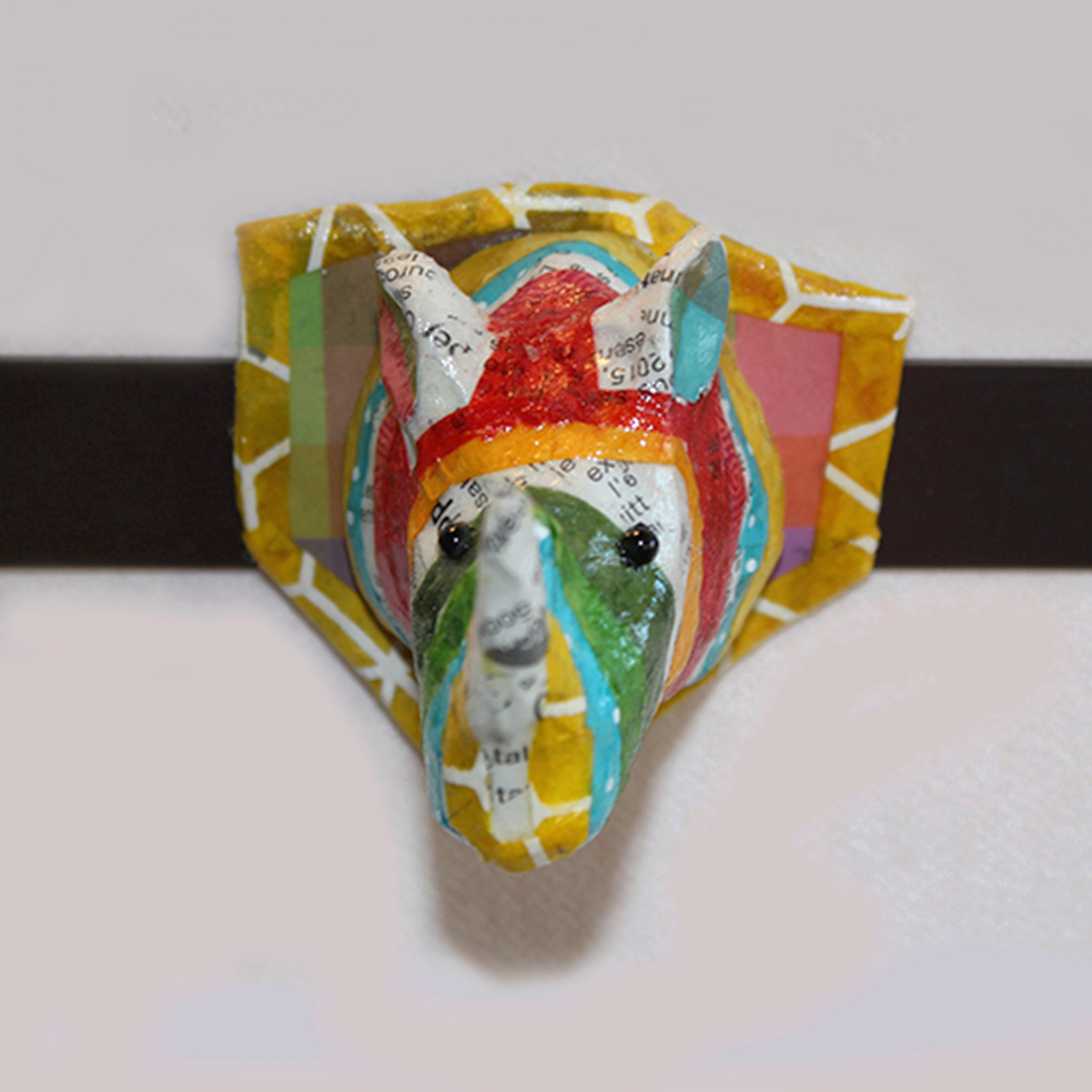 Création de magnet tête de rhinocéros en papier mâché