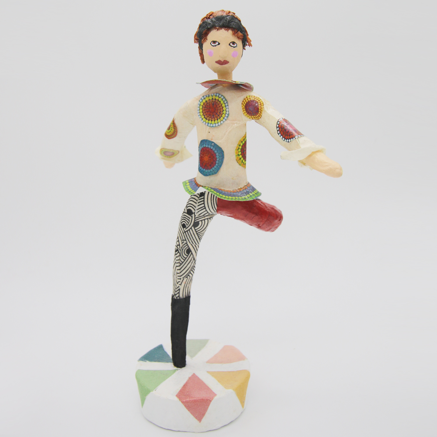 Création de figure en papier mâché Jeune danseur