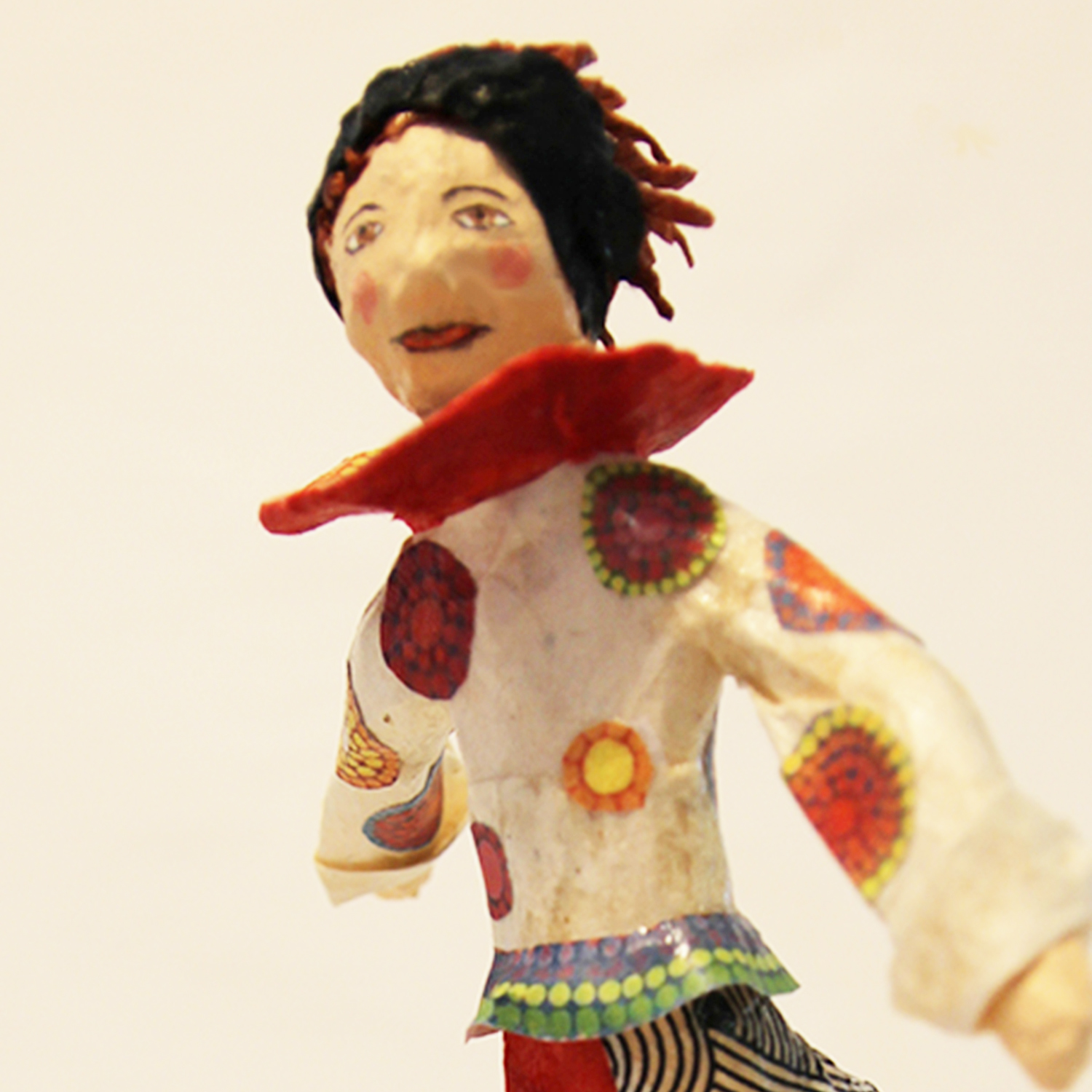 Création de figure en papier mâché Mon danseur Arlequin