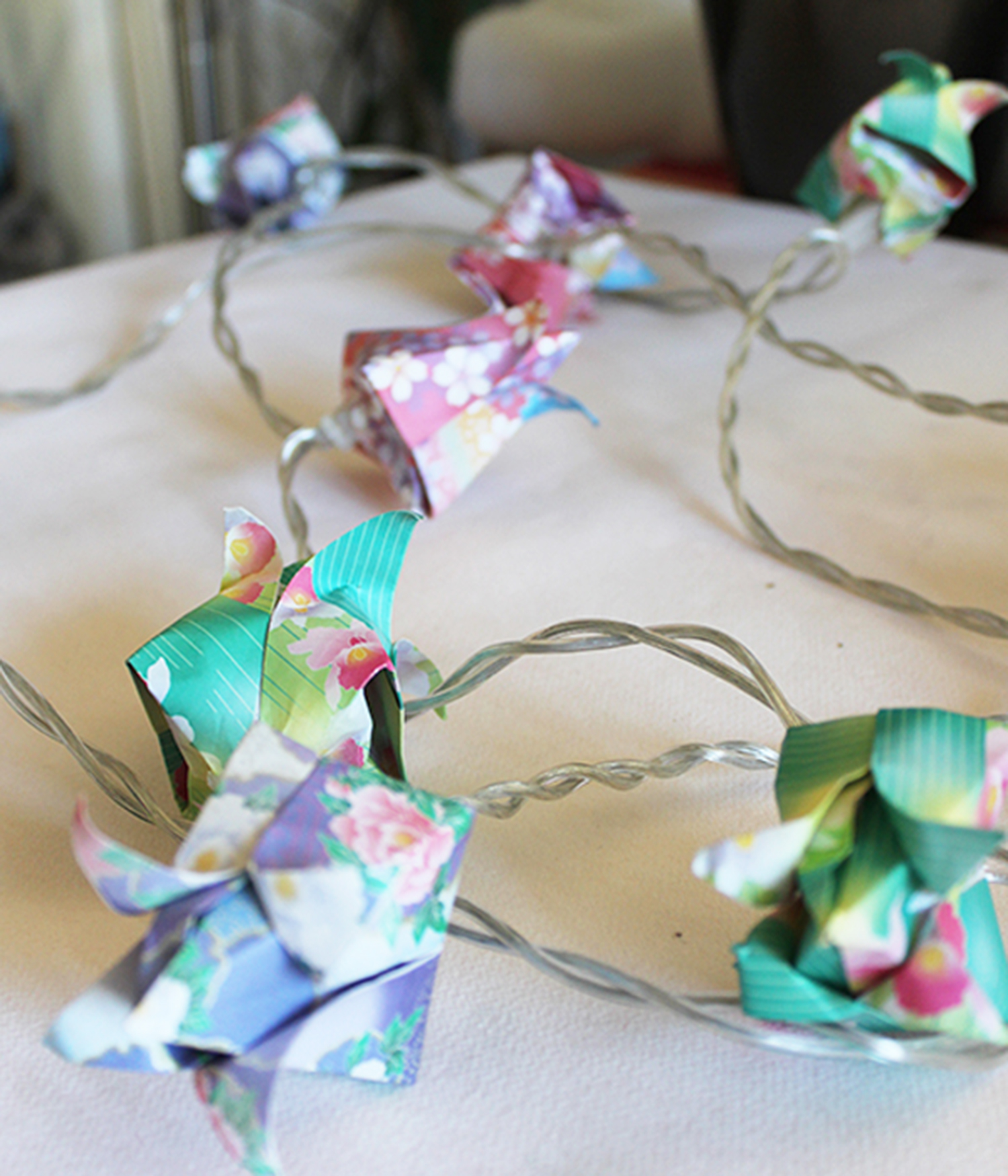 DIY Guirlande de fleurs de lotus en origami
