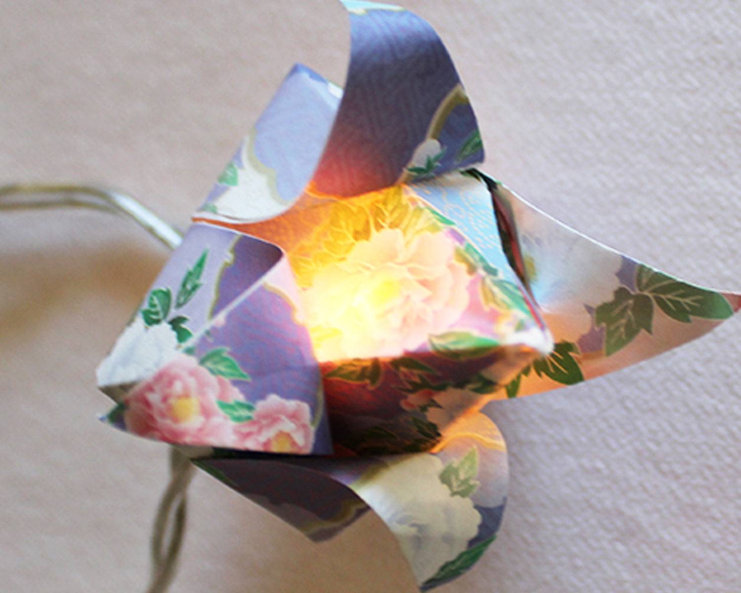 DIY Guirlande de fleurs de lotus en origami