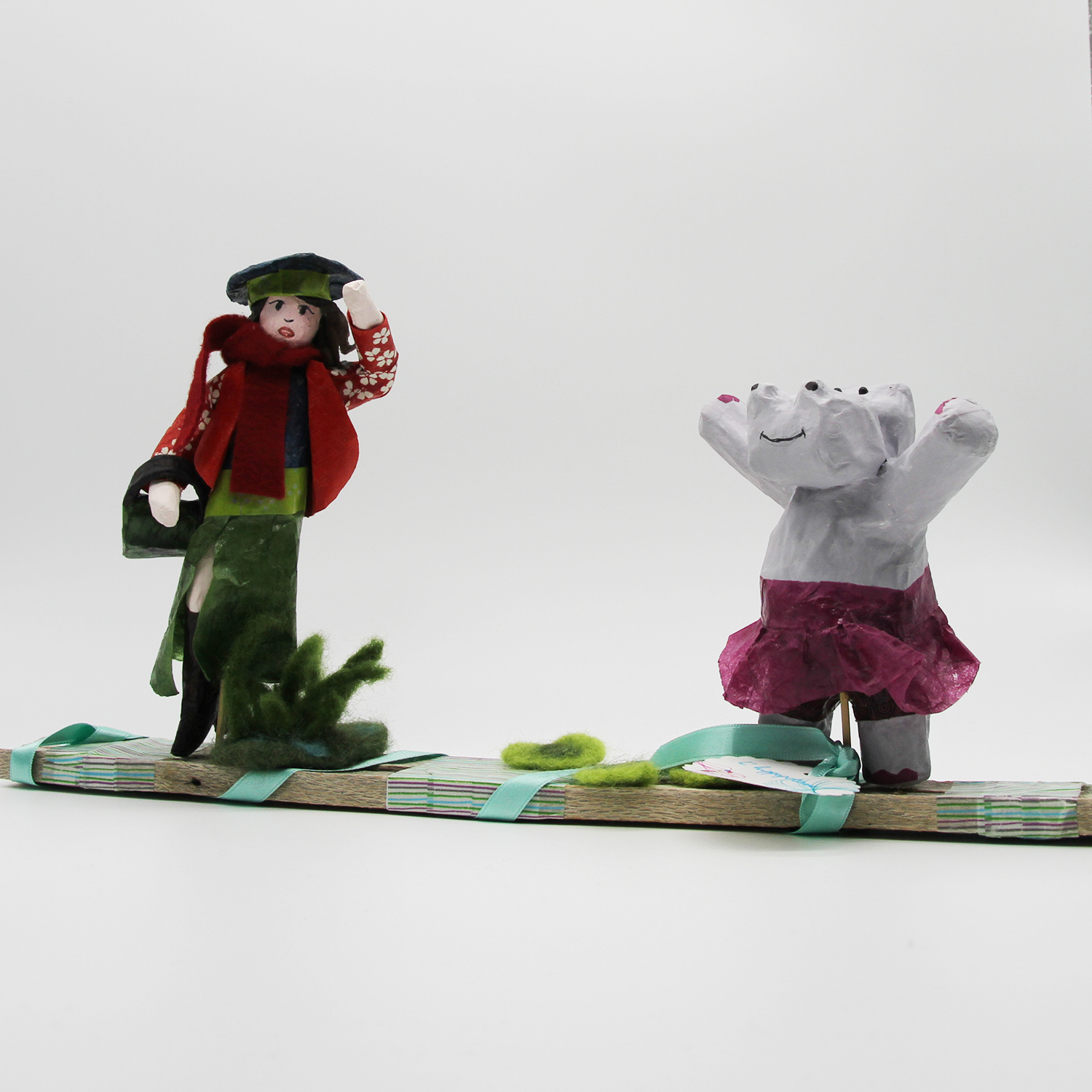 Réalisation de la sculpture en papier mâché et laine feutrée L'hippopotame