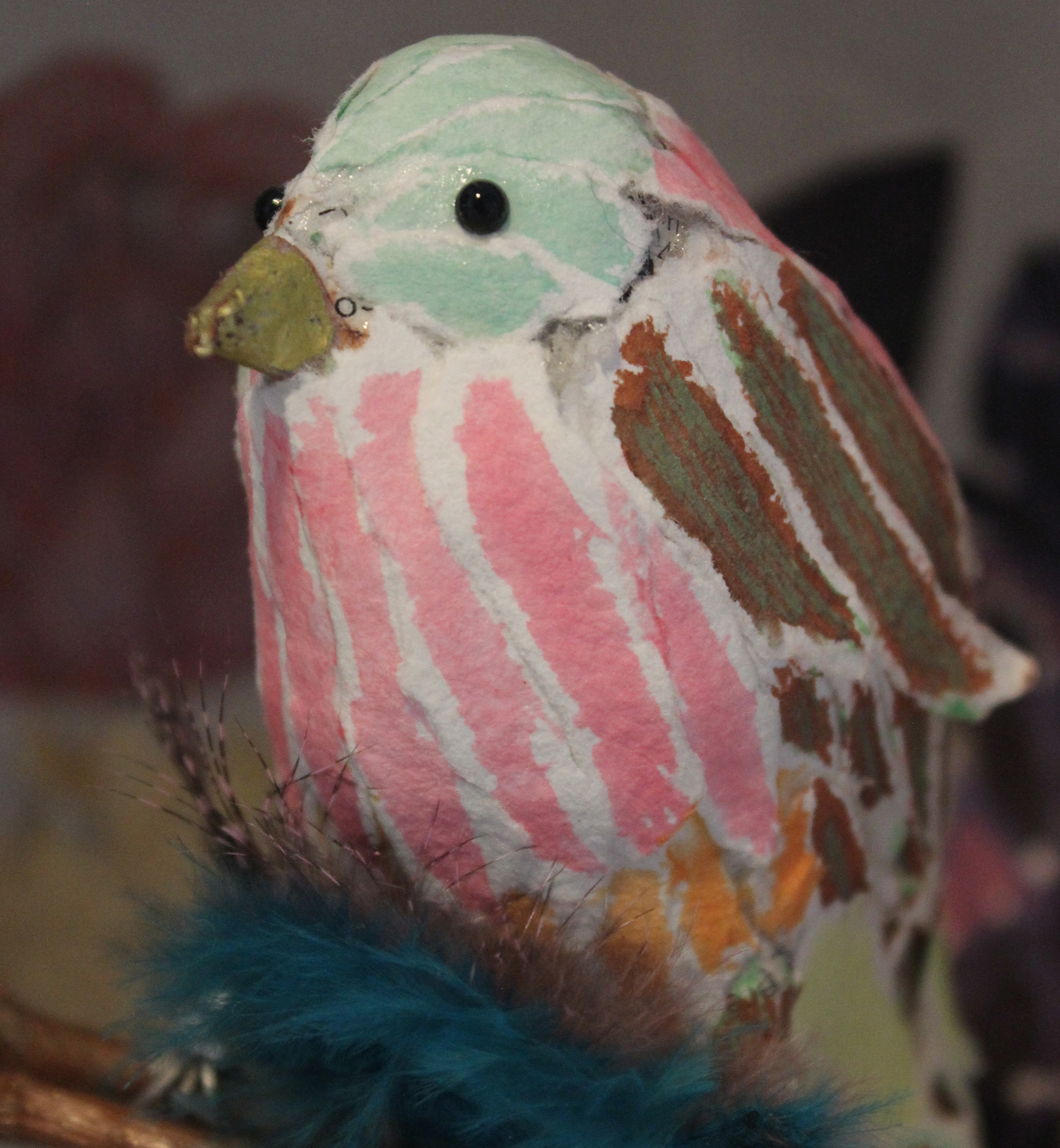Création de sculpture en papier mâché l’oiseau dans son nid