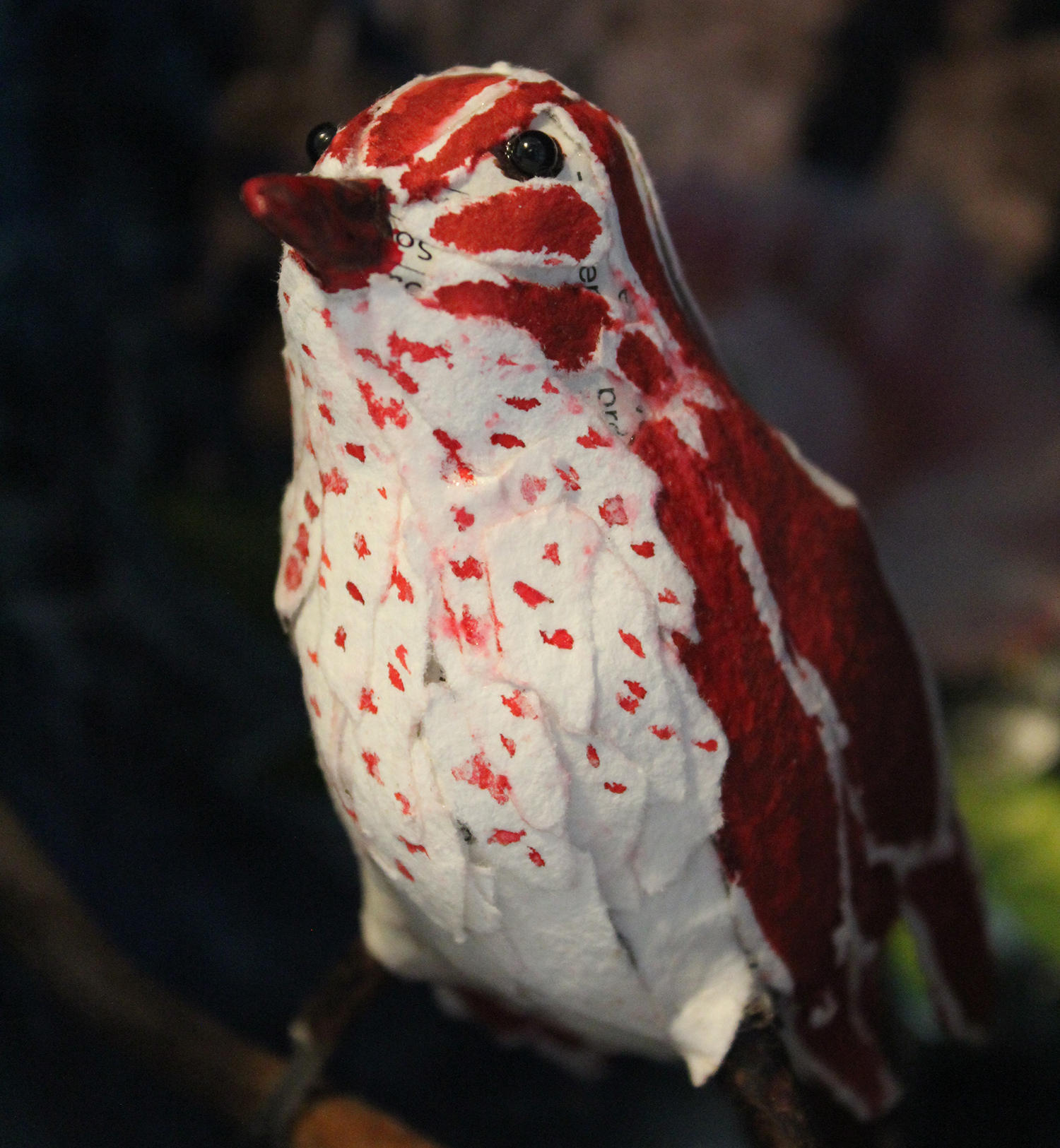 Création de sculpture en papier mâché l’oiseau dans son nid