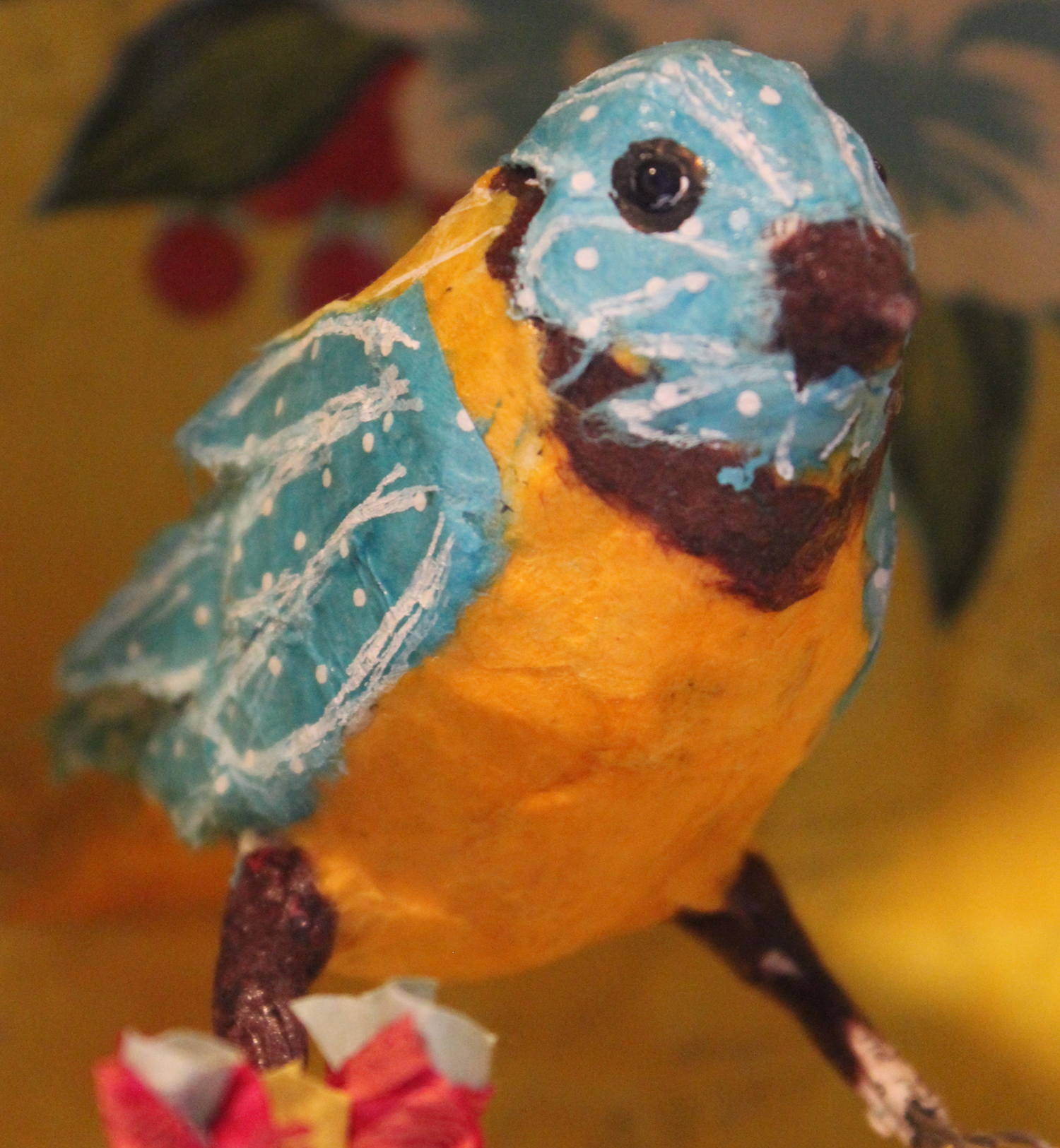 Création de sculpture en papier mâché l’oiseau dans son nid